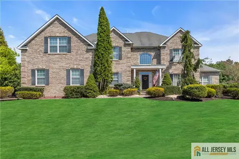7 Duchess Dr, Monroe, NJ 08831