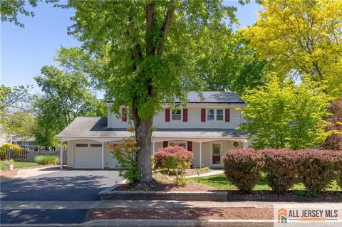 9 May Ct, Piscataway, NJ 08854