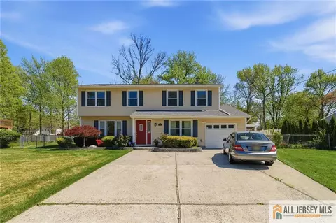 1622 Taylor Dr, North Brunswick, NJ 08902