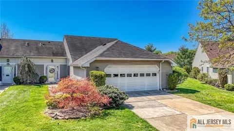 637 Madison Dr #637B, Monroe, NJ 08831