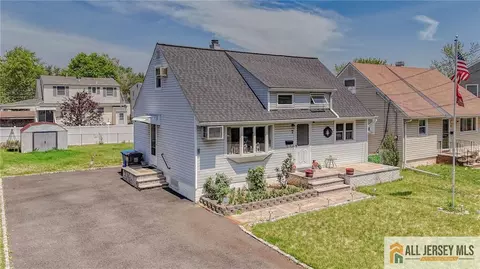 7 W James Pl, Iselin, NJ 08830