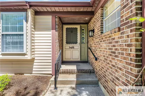 2 Ethan Allen Dr, Monroe, NJ 08831