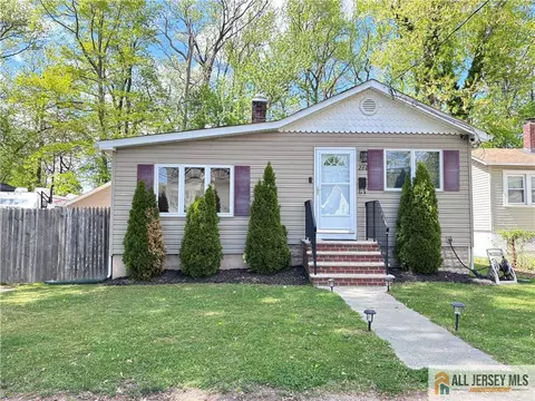 260 Greenwood Dr, Keyport, NJ 07735