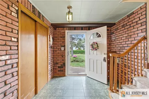Entry Way - 2 Moryan Rd, Edison, NJ 08817 photo 1 of 5