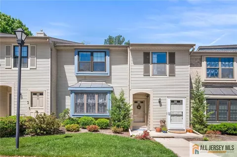 100 Dundee Ct, Aberdeen, NJ 07747