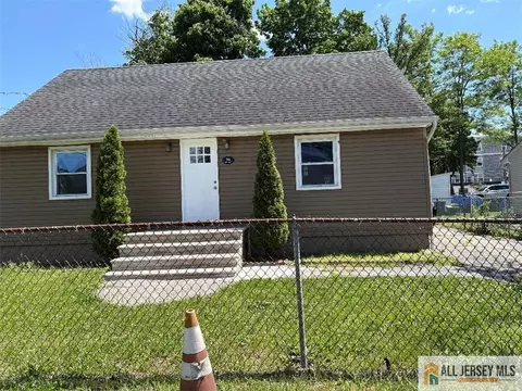 94 Martin St, Somerset, NJ 08873
