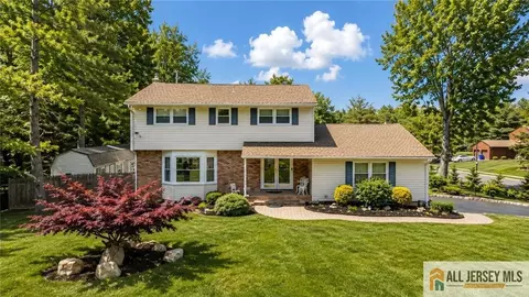 27 Woodmere Rd, North Brunswick, NJ 08902