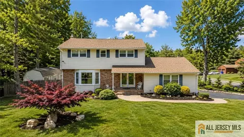 27 Woodmere Rd, North Brunswick, NJ 08902