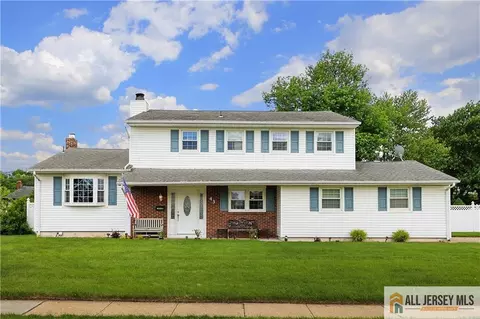 43 Richards Dr, Parlin, NJ 08859