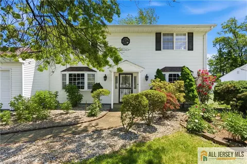 10 Helen Ct, Piscataway, NJ 08854