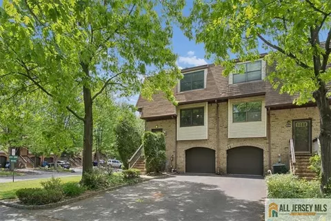 6001 N Oaks Blvd, North Brunswick, NJ 08902