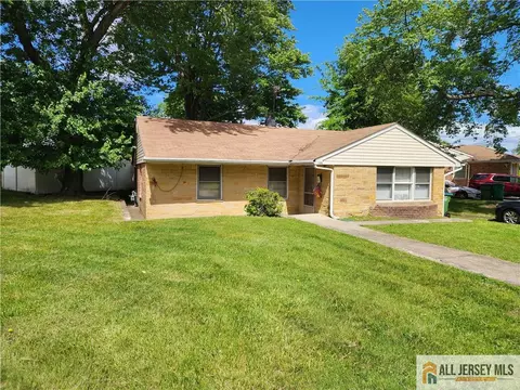 130 Garden Ter, Edison, NJ 08817