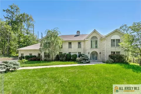 60 Evergreen Ln, Watchung, NJ 07069