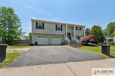 21 Cherry Bend Dr, Howell, NJ 07731