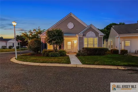 527 Harrier Dr #527, Monroe, NJ 08831