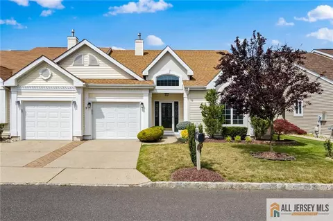 30 Wellington Pl, Monroe, NJ 08831