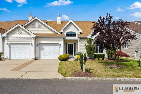 30 Wellington Pl, Monroe, NJ 08831