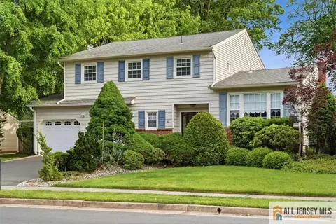 46 Lynnwood Rd, Edison, NJ 08820