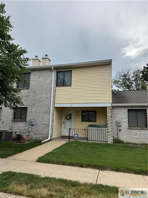 47 Victory Ct, Old Bridge, NJ 08857