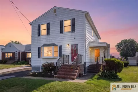 61 Beech St, Fords, NJ 08863