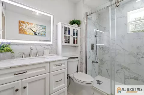 205 New Dover Rd, Colonia, NJ 07067