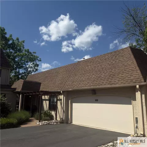 2 Park Gate Dr #1002, Edison, NJ 08820