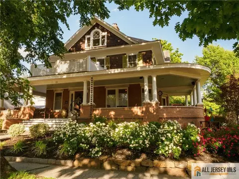 14 N Main St, Cranbury, NJ 08512