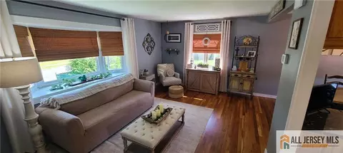 Entry Way - 2 Monaghan Rd, Edison, NJ 08817 photo 2 of 7