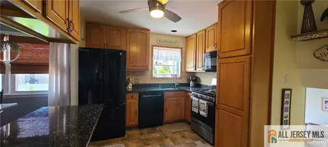 Entry Way - 2 Monaghan Rd, Edison, NJ 08817 photo 4 of 7