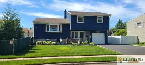 2 Monaghan Rd, Edison, NJ 08817