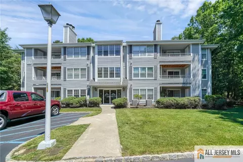 902 Meadow Ct #902, Helmetta, NJ 08828