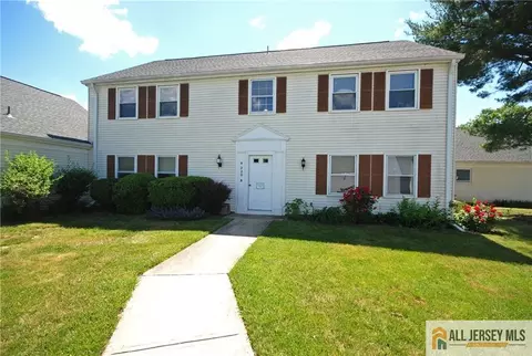 220 Manchester Ln #B, Monroe, NJ 08831