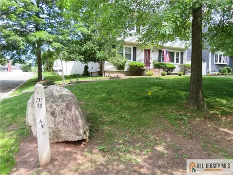 78 6th Ave, Port Reading, NJ 07064