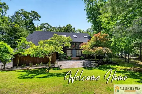 5 Pershing Ct, North Brunswick, NJ 08902