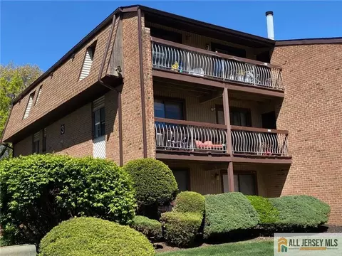 301 Edison Glen Ter #301, Edison, NJ 08837
