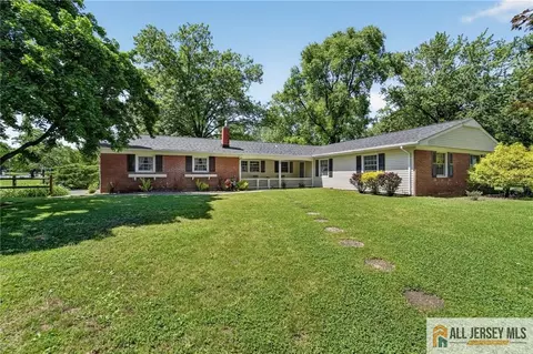54 Stockton Dr, Marlboro, NJ 07746