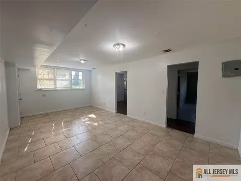 403 College Dr #403, Edison, NJ 08817