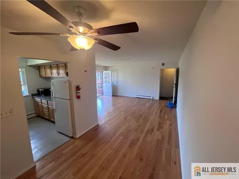 55 Gill Ln #14, Iselin, NJ 08830