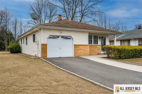 321 Curacao St, Toms River, NJ 08757