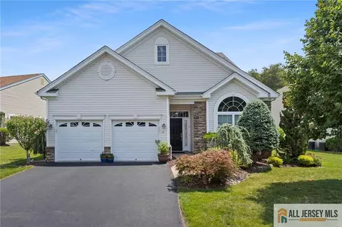 41 Draw Bridge Dr, Monroe, NJ 08831