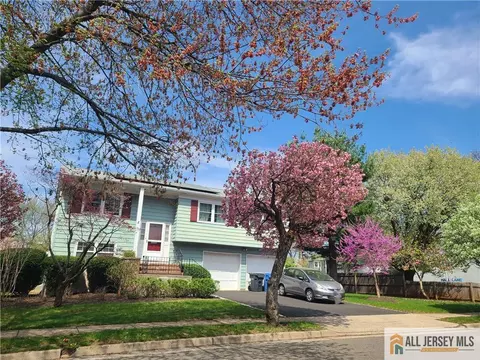 8 Windy Hill Rd, Metuchen, NJ 08840