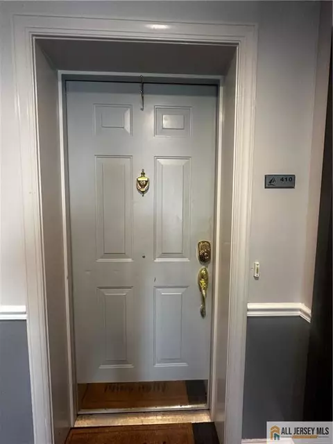 358 Rector St #410, Perth Amboy, NJ 08861