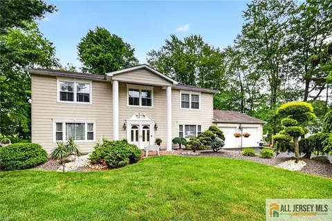 3 Driftwood Ct, Monroe, NJ 08831