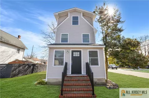 24 John St, Helmetta, NJ 08828
