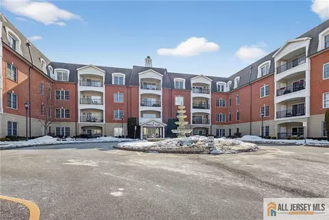 315 Regency Pl #315, Woodbridge, NJ 07095