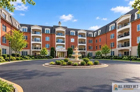 315 Regency Pl #315, Woodbridge, NJ 07095