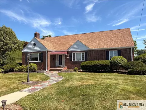 13 Fountain St, East Brunswick, NJ 08816