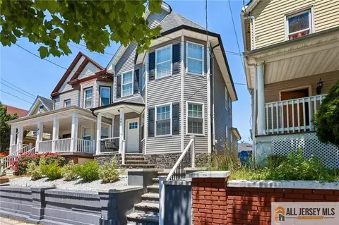 96 Gordon St, Perth Amboy, NJ 08861