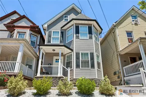96 Gordon St, Perth Amboy, NJ 08861