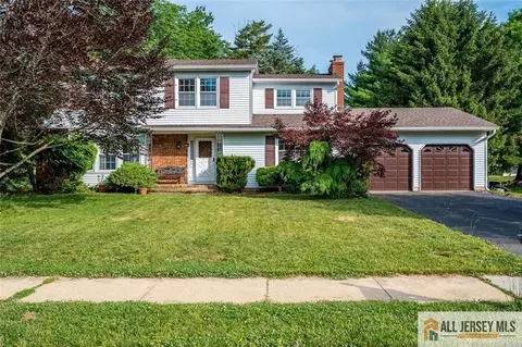 34 Groendyke Ln, Plainsboro, NJ 08536